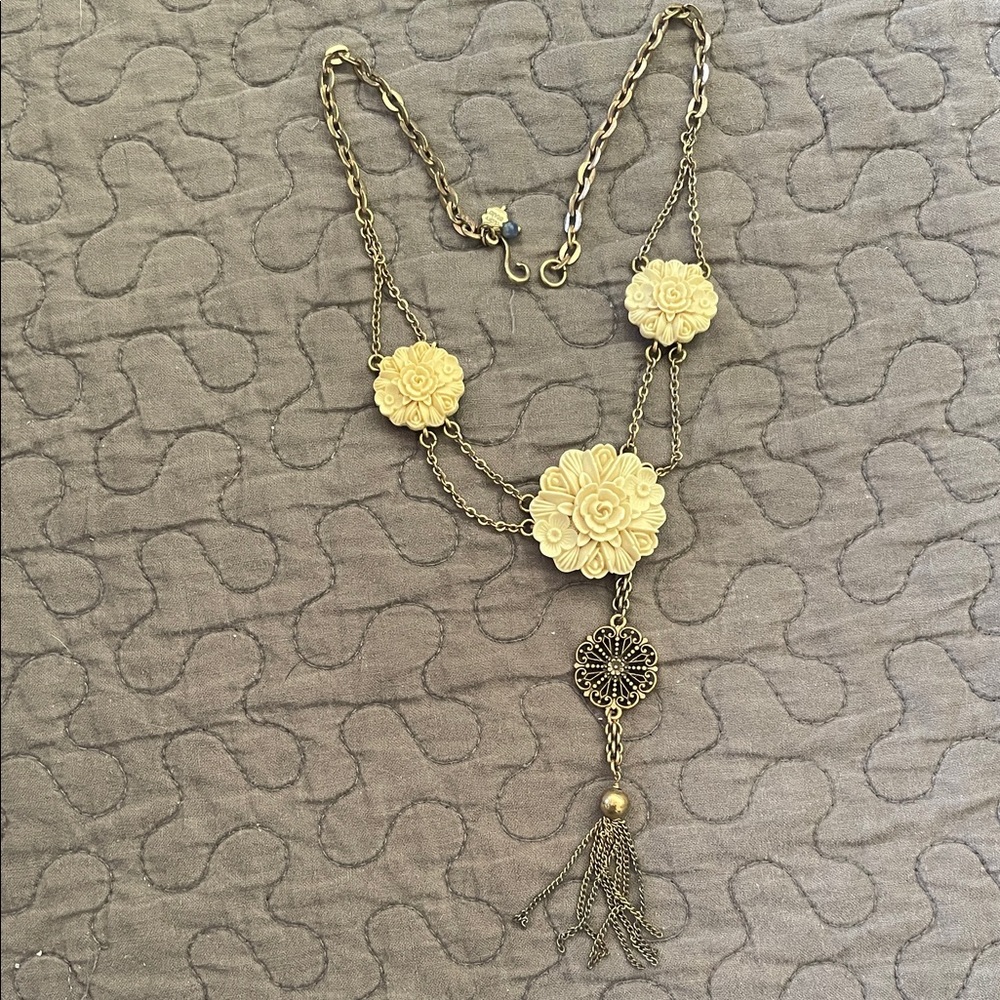 Lucky Brand Cream Floral Necklace w Secret Message on Back